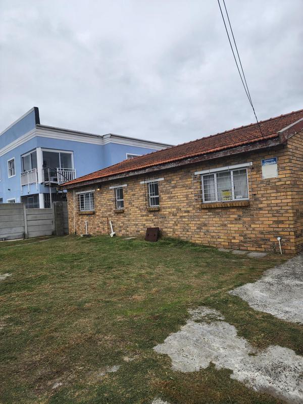 6 Bedroom Property for Sale in Zeekoevlei Western Cape